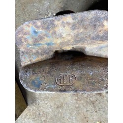 Tow hitch for machinery