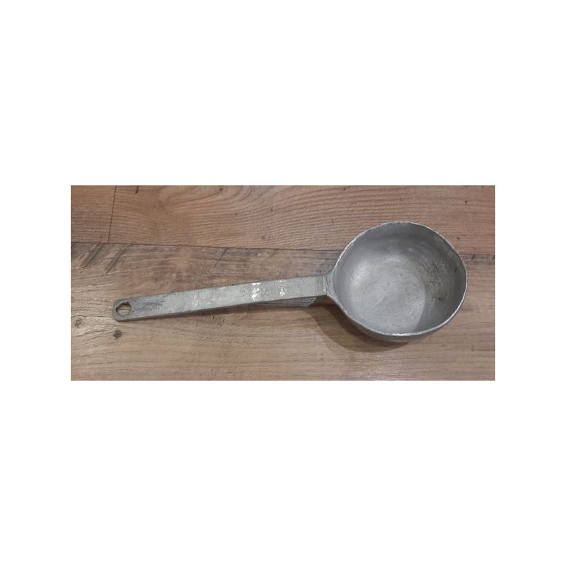 Food tank spoon