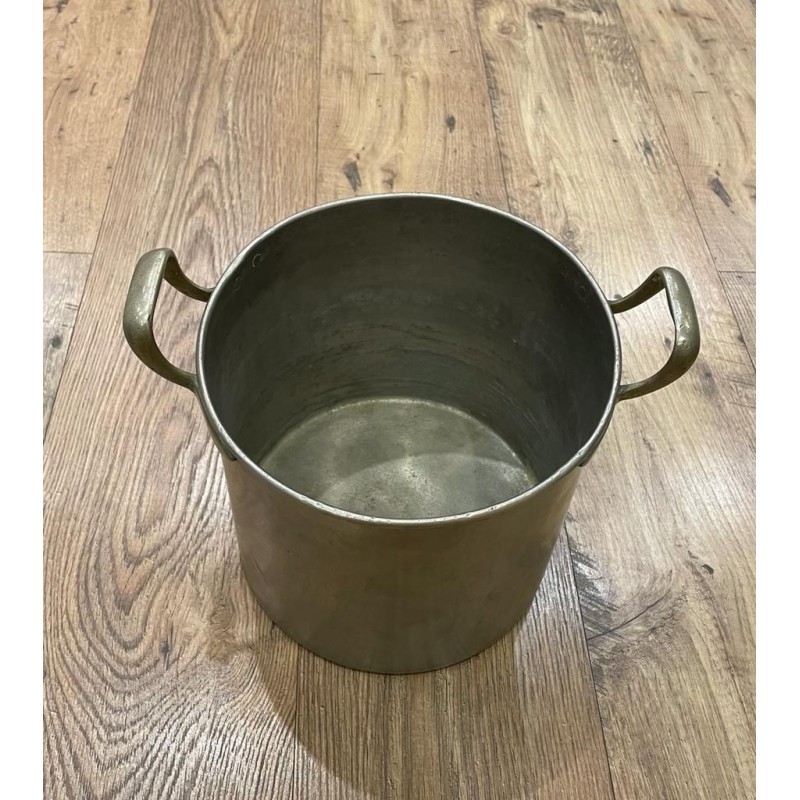 Pot with stamps, in excellent condition