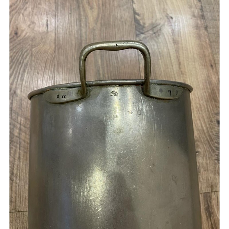 Pot with stamps, in excellent condition