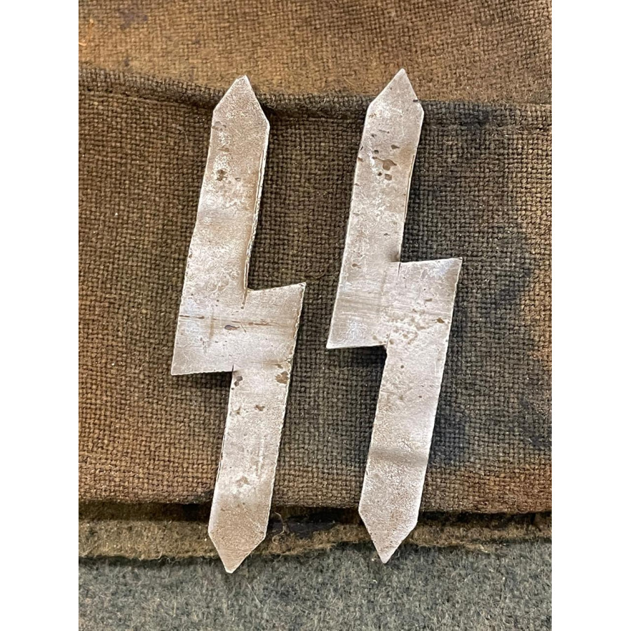 Totenkopf soldier Runes SS from buttonhole