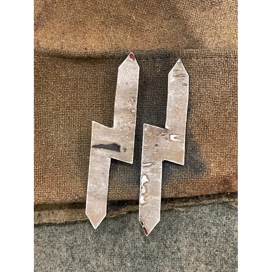 Totenkopf soldier Runes SS from buttonhole