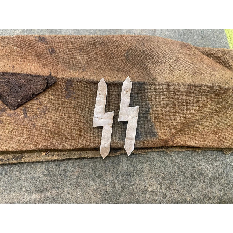 Totenkopf soldier Runes SS from buttonhole