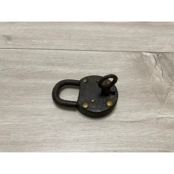 Lock for field kitchen