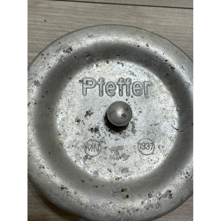 Pfeffer container lid with stamps 1937