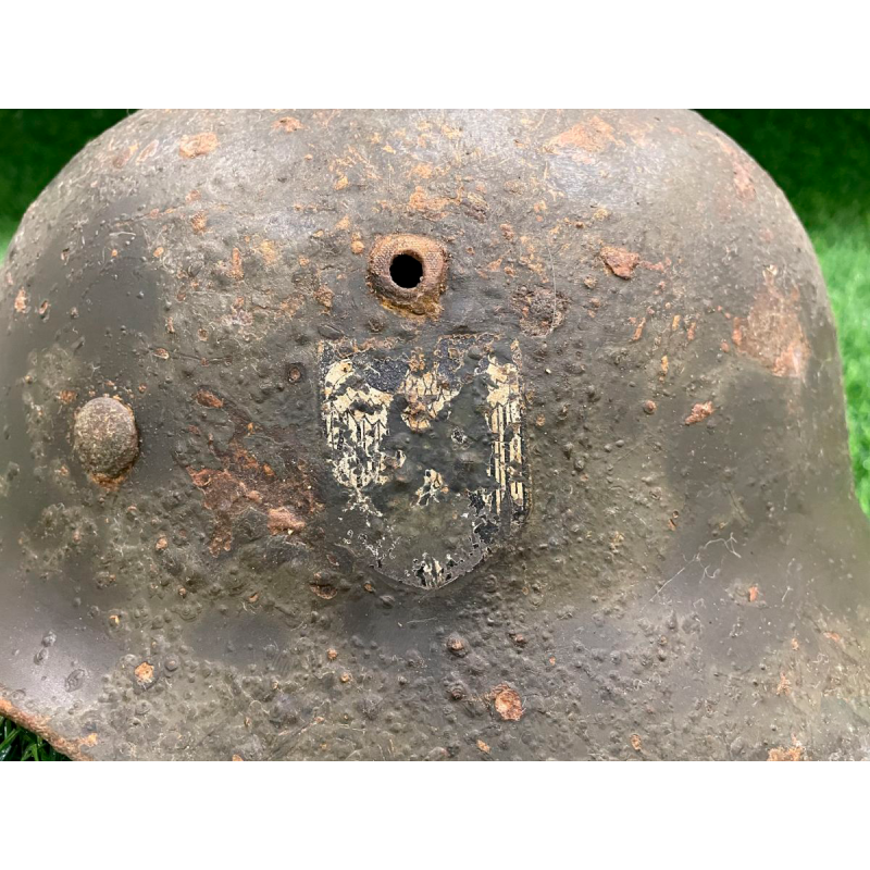 Early M35 Jager helmet! Camo! 2 Decals. Paints 90%